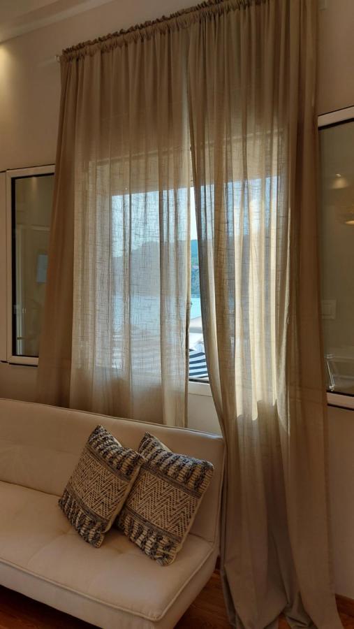Onar Beachfront Residence, Loutraki Exterior photo